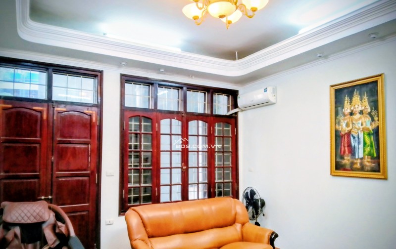 Bán nhà riêng phố Khương Trung thông đường vành đai 2.5, DT 133m2, sổ hồng, ô tô vào nhà